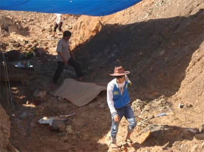 Hai công nhân bị điện giật chết