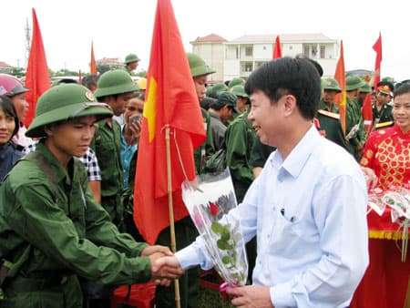 Cấp thẳng quân trang đối với tân binh nhập ngũ đợt 2 năm 2012 tại 24 tỉnh, thành phố