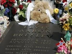 Người hâm mộ phản đối đấu giá hầm mộ của Elvis
