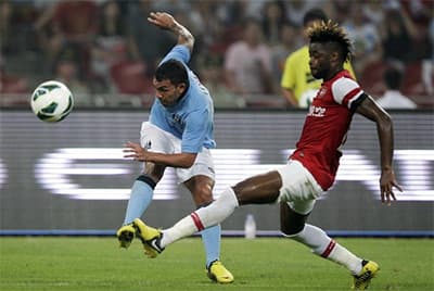 Manchester City đánh bại Arsenal trên sân Tổ chim
