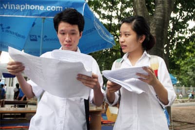 Môn Lý sẽ khan hiếm điểm tuyệt đối; Học viện Quân y: Thí sinh nữ có tỷ lệ "chọi" 1/100.