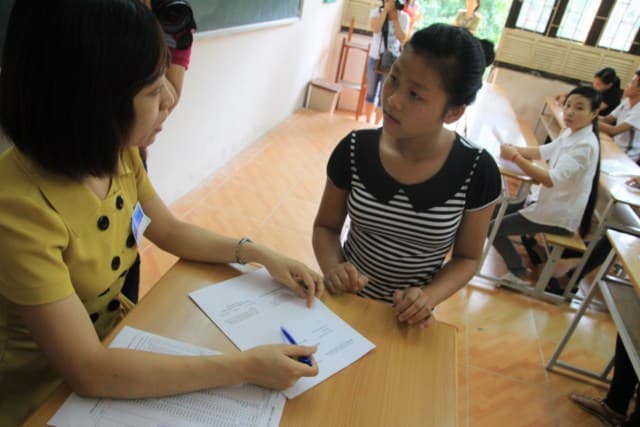 Thí sinh sửa sai sót trong ngày làm thủ tục đợt 2