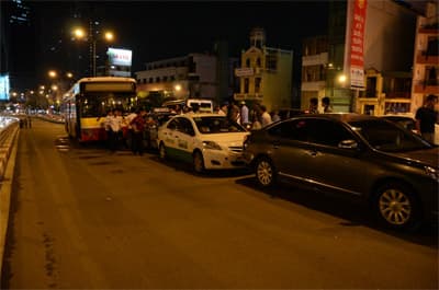Tai nạn liên hoàn trên cầu vượt Ngã Tư Sở