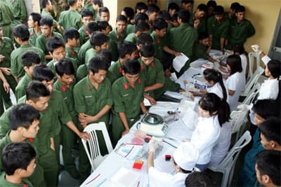 350 đoàn viên tình nguyện hiến máu nhân đạo cứu chữa đồng đội