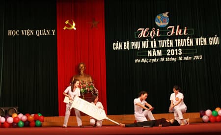 Phụ nữ Học viện Quân y nêu cao phẩm chất về y đức trong điều trị