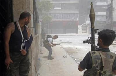 Phe nổi dậy Syria chiếm giữ hàng trăm xe tăng