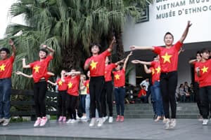 "Chuyện của Người đang lớn"
