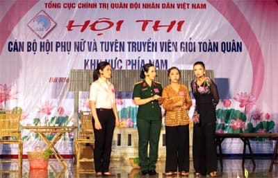 7 tập thể được tặng cờ xuất sắc
