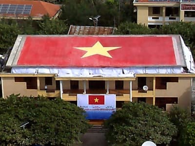 Trao bằng khen công trình Cờ Tổ quốc trên đảo Trường Sa
