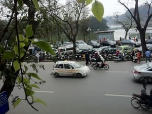 Bắt 3 "cò mồi" về cấp phép xe tải vào đường cấm