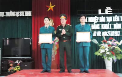 Bế giảng khóa đào tạo liên thông cao đẳng ngành quân sự đầu tiên