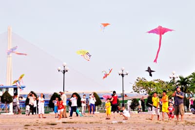 Cần Thơ rợp cánh diều bay