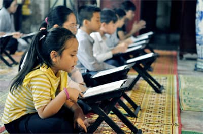 Nghệ sĩ hát quyên tiền xây chùa Quan Âm