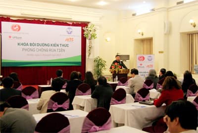 Bỗi dưỡng kiến thức về phòng chống rửa tiền cho lãnh đạo cơ quan báo chí