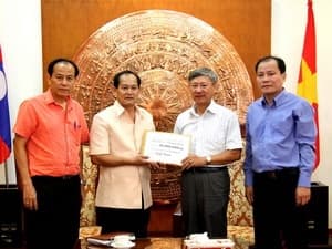 Kiều bào ở Lào tiếp tục ủng hộ quân và dân Trường Sa