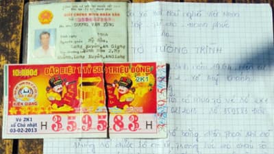 Chủ nhân vé số rách đôi chính thức nhận 100 triệu