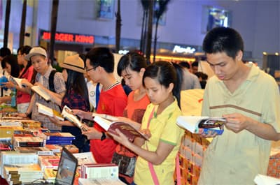Quyên góp từ thiện xây dựng tủ sách nông thôn