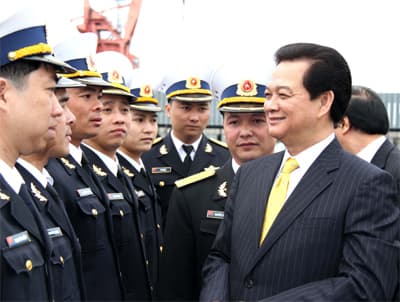 Thủ tướng Nguyễn Tấn Dũng thăm thành phố Ca-li-nin-grát, thị sát tàu ngầm Hà Nội