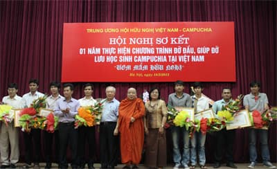 Ươm mầm hữu nghị Việt Nam - Cam-pu-chia