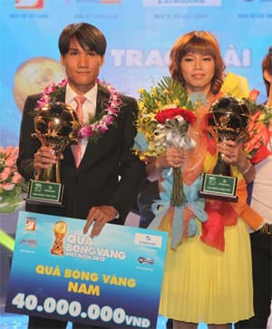 Quốc Anh và Kiều Trinh giành Quả bóng vàng Việt Nam 2012