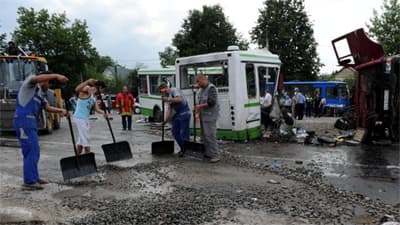 Nga: Xe buýt bị đâm gãy đôi, 18 người chết