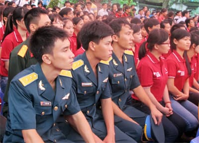 123 Thủ khoa Hà Nội ghi danh sổ vàng tại Văn Miếu