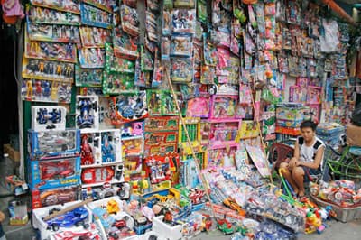 Cảnh giác với đồ chơi trẻ em không rõ xuất xứ