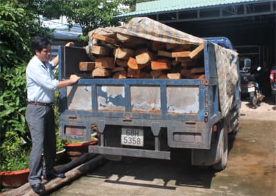 Bắt hơn 100 tấm gỗ quý dùng đóng thùng nước mắm