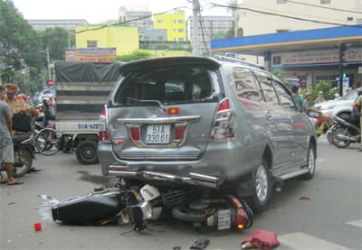Tai nạn giao thông, hai người trọng thương