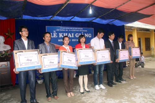 Khai trường muộn nơi bản mù sương