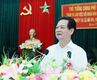 Thủ tướng Nguyễn Tấn Dũng thăm huyện Sa Thầy, tỉnh Kon Tum
