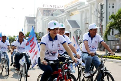 Gần 500 thanh niên đạp xe tuyên truyền tiết kiệm điện