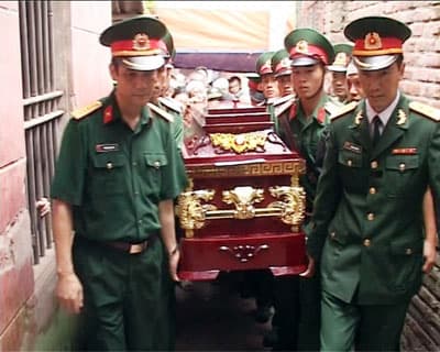 Thái Bình: Hỗ trợ các gia đình chiến sĩ bị thương, hy sinh trong chuyến bay Mi - 171 hơn 20 triệu đồng