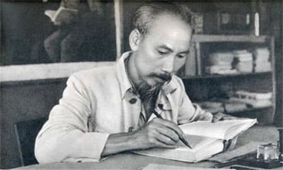 Chủ tịch Hồ Chí Minh - Hiện thân hoàn mỹ của từ “CON NGƯỜI“