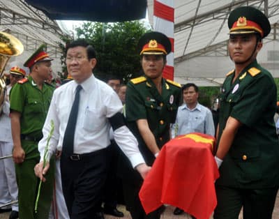 Mãi mãi không quên người ngã xuống