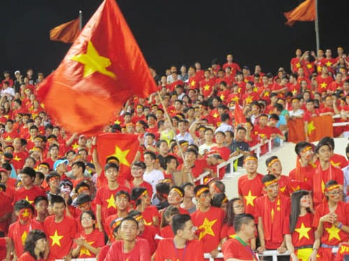 Khoảnh khắc người hâm mộ dành cho các cầu thủ U19 Việt Nam
