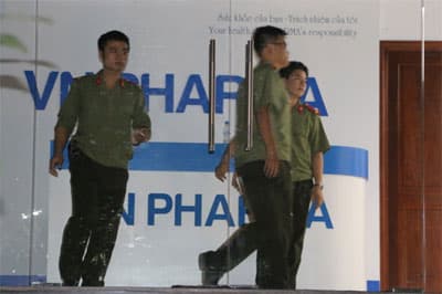Bắt khẩn cấp Tổng Giám đốc Công ty dược phẩm VN Pharma