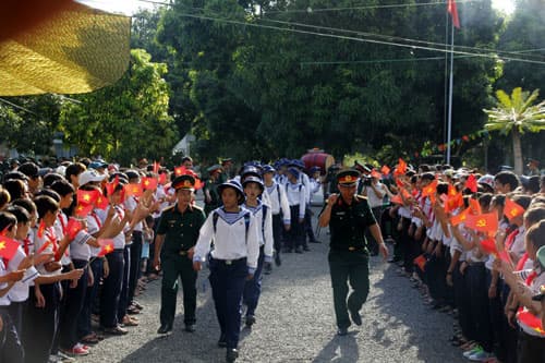 Thanh niên Khánh Hòa, Gia Lai nhập ngũ
