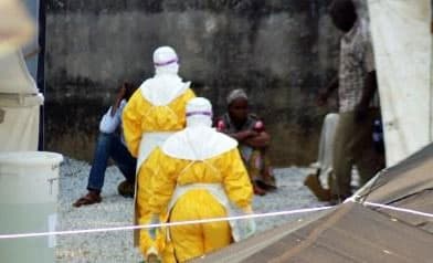 Sierra Leone "đóng cửa hoàn toàn" đất nước để kiềm chế dịch Ebola