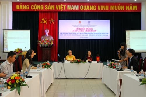 Quyền của trẻ em gái và phụ nữ trong tiếp cận giáo dục