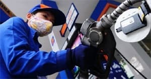 Giá xăng tăng 1.200 đồng/lít