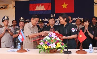 Hồi hương 13 hài cốt liệt sĩ quân tình nguyện Việt Nam hy sinh tại Campuchia