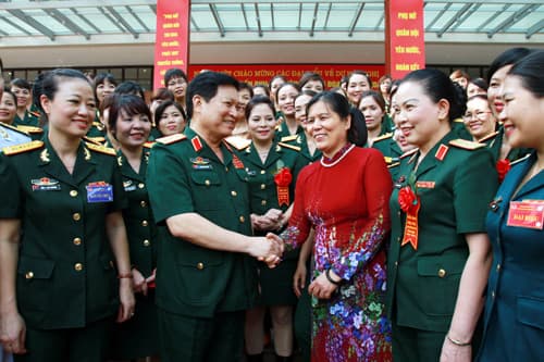 Hội nghị điển hình tiên tiến phụ nữ Quân đội giai đoạn 2010-2015: Muôn sắc hoa ngát hương