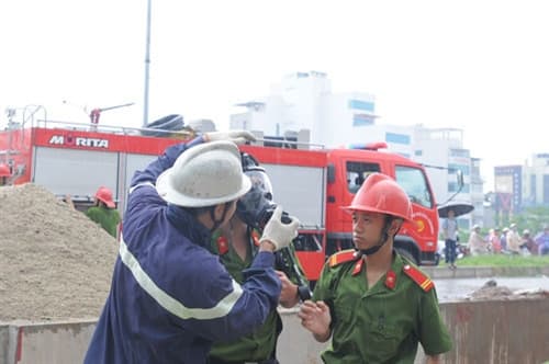 Cháy nhà 5 tầng ở đường Bưởi