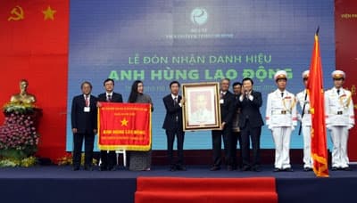 Viện Pasteur TP Hồ Chí Minh đón nhận danh hiệu Anh hùng Lao động