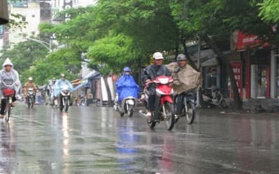 Đông Bắc bộ nhiều mây, có mưa dông rải rác