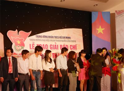 “Lên núi làm phó chủ tịch xã” đoạt giải đặc biệt Giải thưởng báo chí viết về đề tài thanh niên 2012