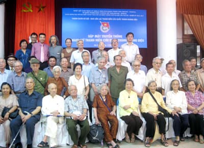 Cháy sáng tình yêu Tổ quốc