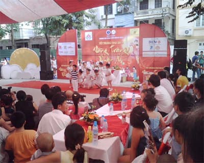 Vui Trung thu với các em nhỏ tại Bệnh viện Nhi Trung ương
