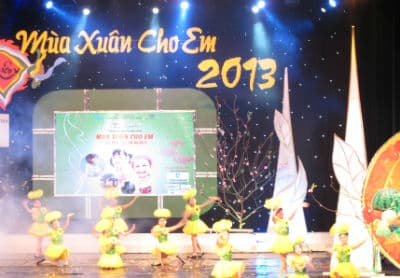 Mang mùa xuân ấm đến cho trẻ em nghèo